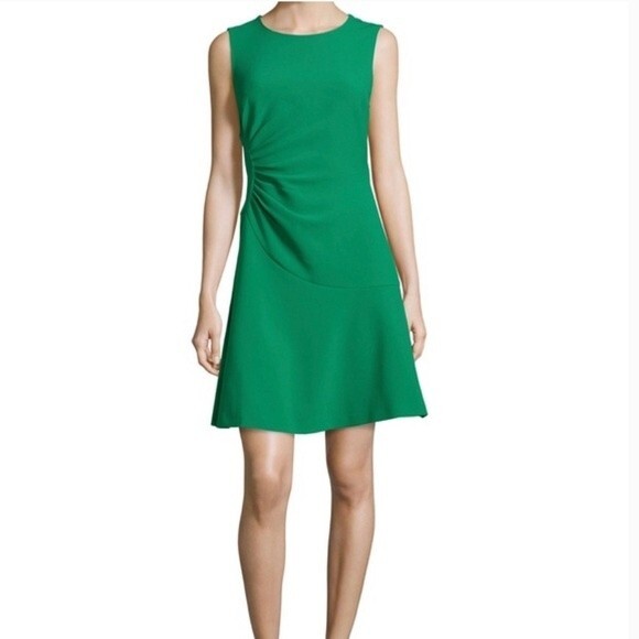 Diane Von Furstenberg Dresses & Skirts - Diane von Furstenberg Dayna Emerald Green Ruched Dress Size 2